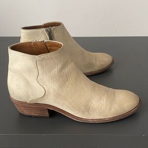 Frye Carson Piping Bootie Cream Leather Boots Sz 8.5